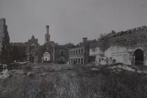Ruins of Lissanoure Castle taken in 1907 when the top tower was still in place